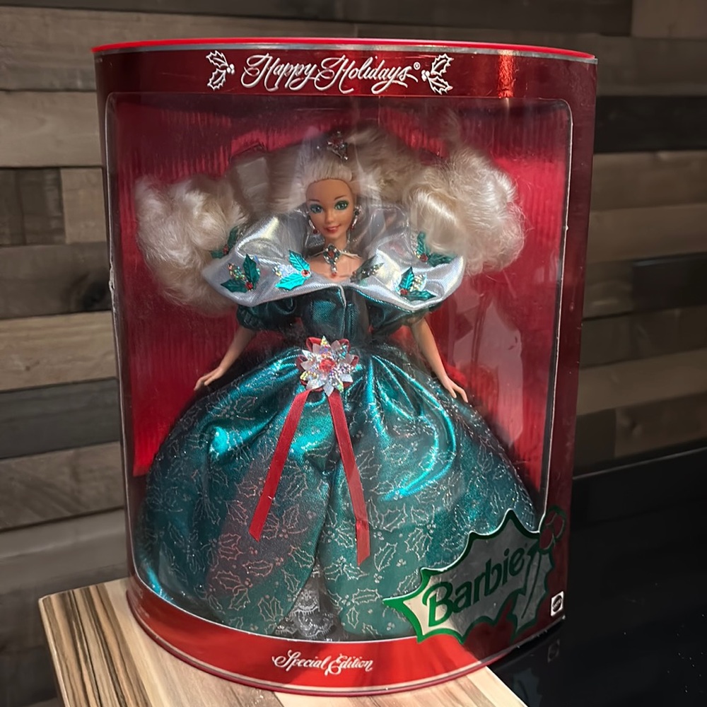 🎄 Vintage 1990s Barbie Happy Holidays Doll #14123 NRFB Christmas